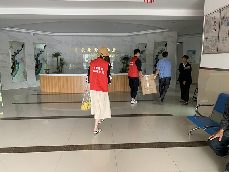 浓情中秋，基蛋生物连续八年走进敬老院
